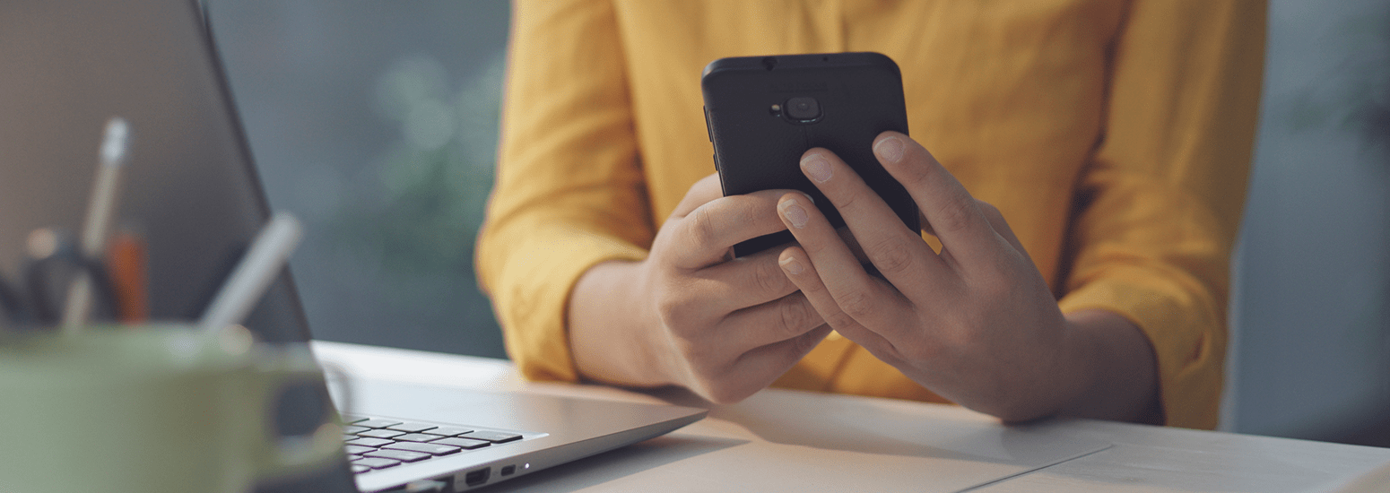 comércio-conversacional-muler-com-celular